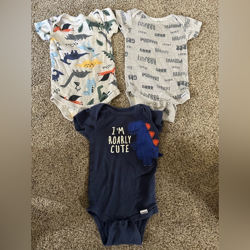 Assorted Baby Onesies Set - 12 pieces - Picture 9 of 10